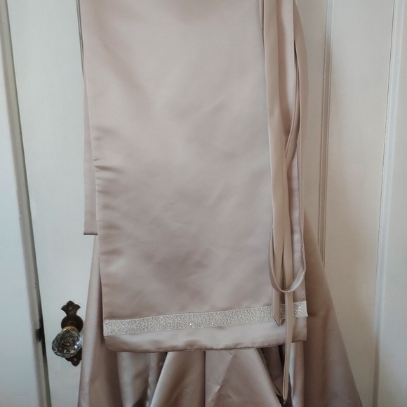 Maggie Sottero Wedding Dress - Picture 13 of 16